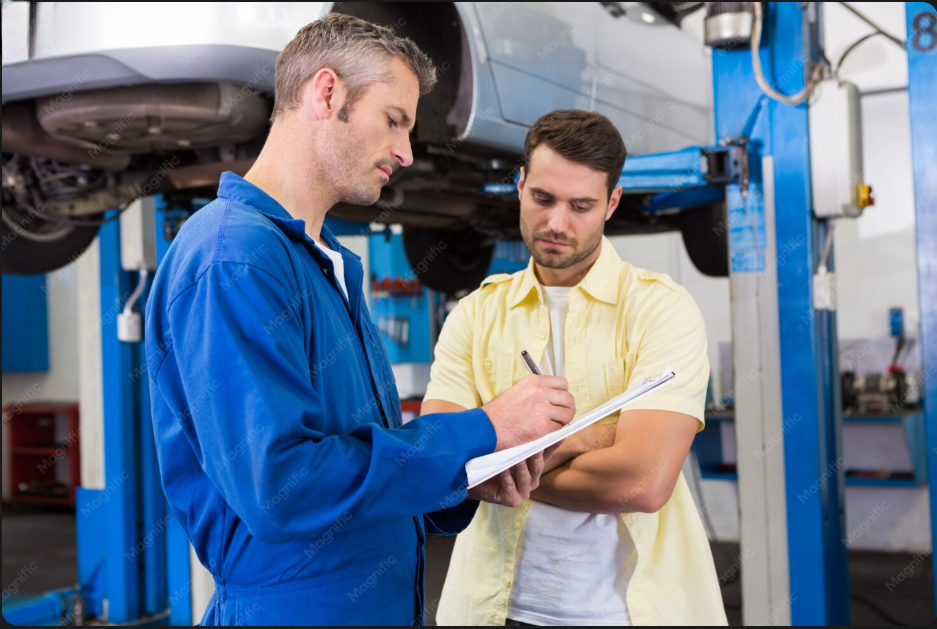 Bayanat Network account manager reviewing a fleet maintenance agreement