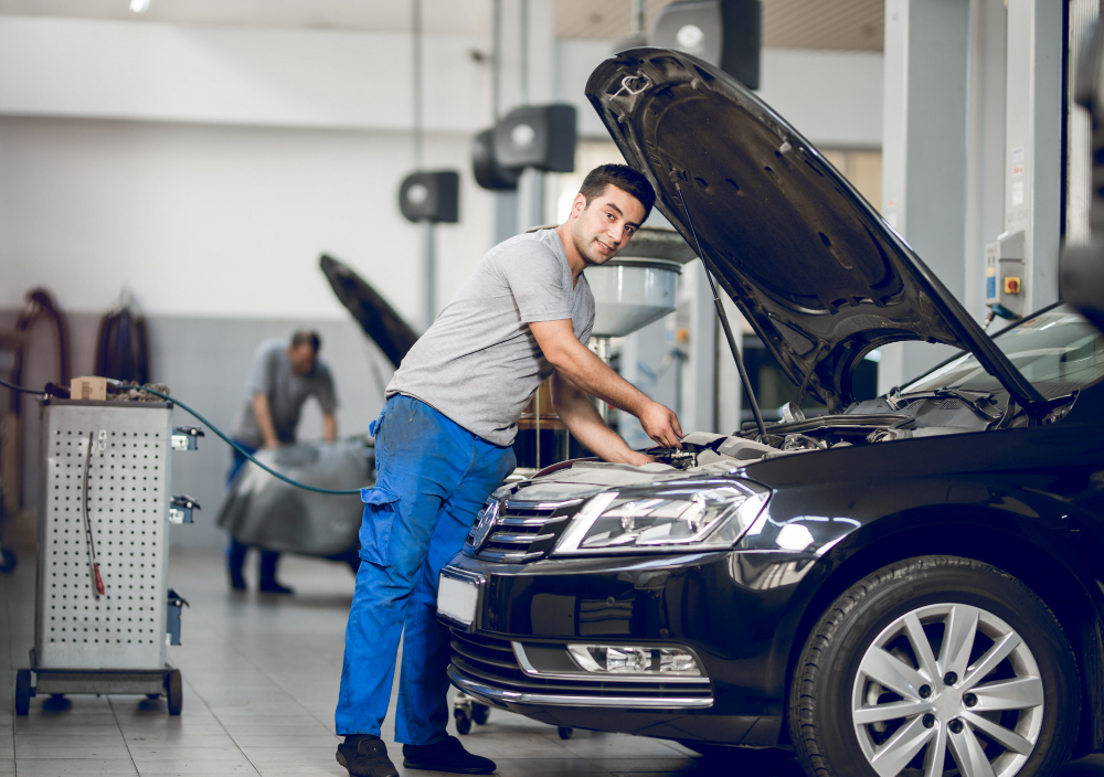 Bayanat certified technician servicing a vehicle